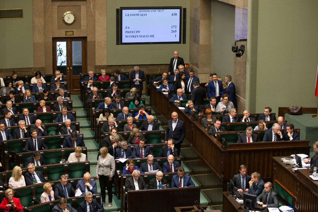 Hurtowe głosowania w Sejmie. Bumech ucieka przed bankructwem