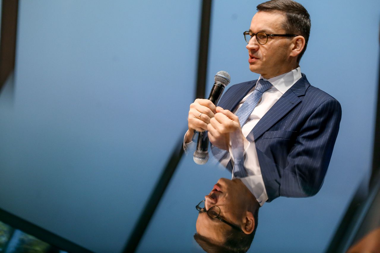Techniczne zmiany w rządzie Morawieckiego. Ruszyły kontrakty na bitcoina