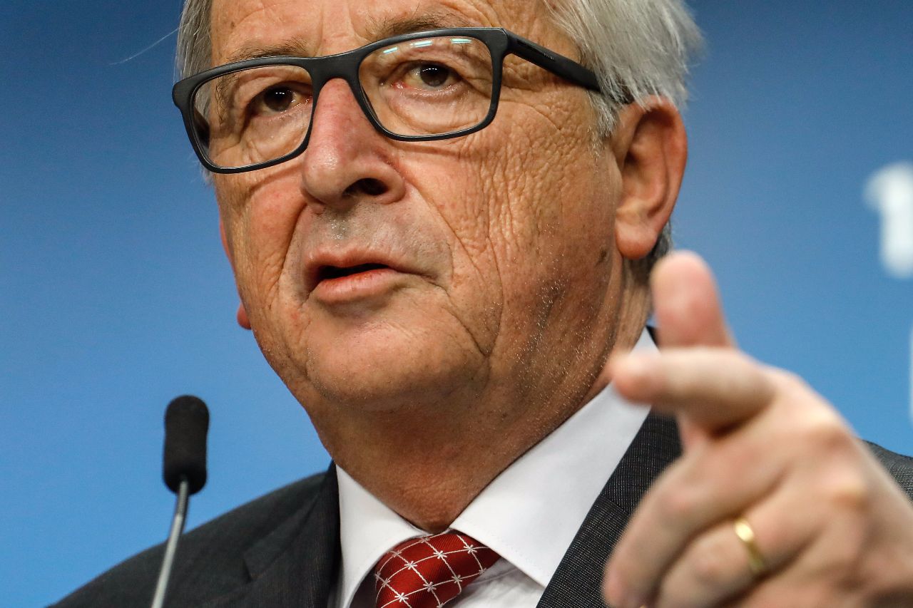 KE uruchamia art. 7 wobec Polski. Podatkowa reforma Trumpa na ostatniej prostej