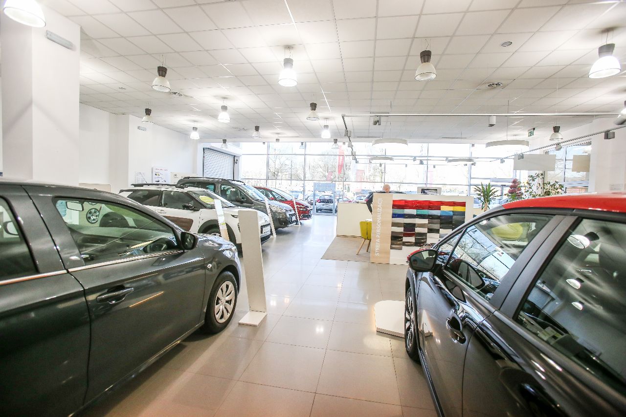 Rekord sprzedaży aut w Polsce. Puchną światowe długi