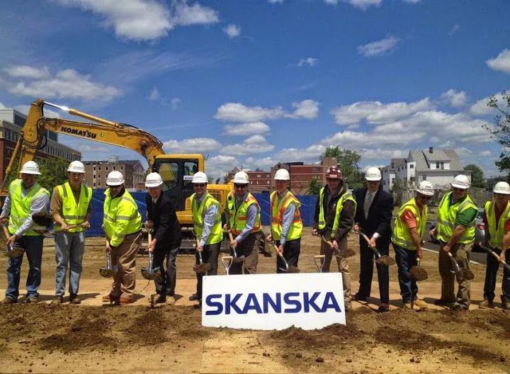 Skanska zwalnia połowę załogi. Orlen wymienia nadzór