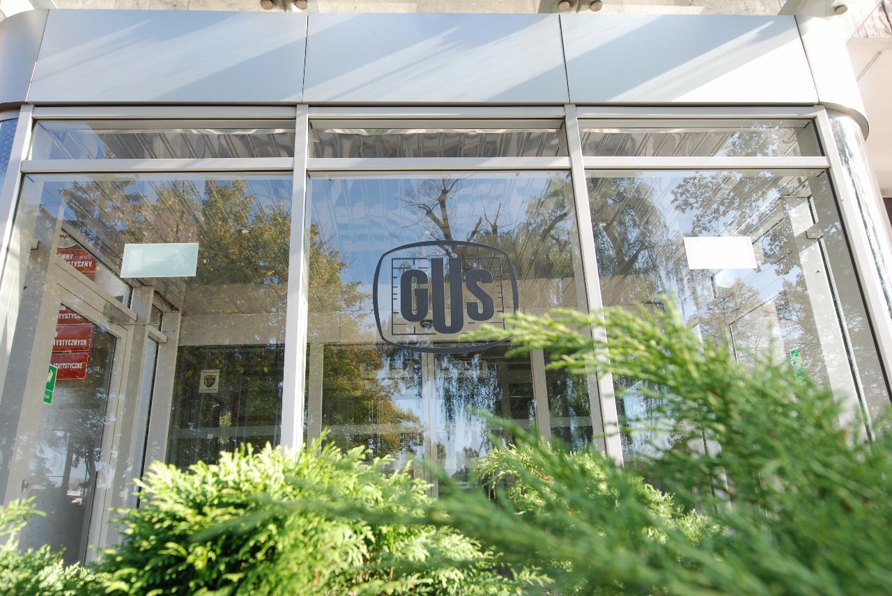 Puls Dnia: Wydajemy i produkujemy więcej. Problemy "Piotra i Pawła"