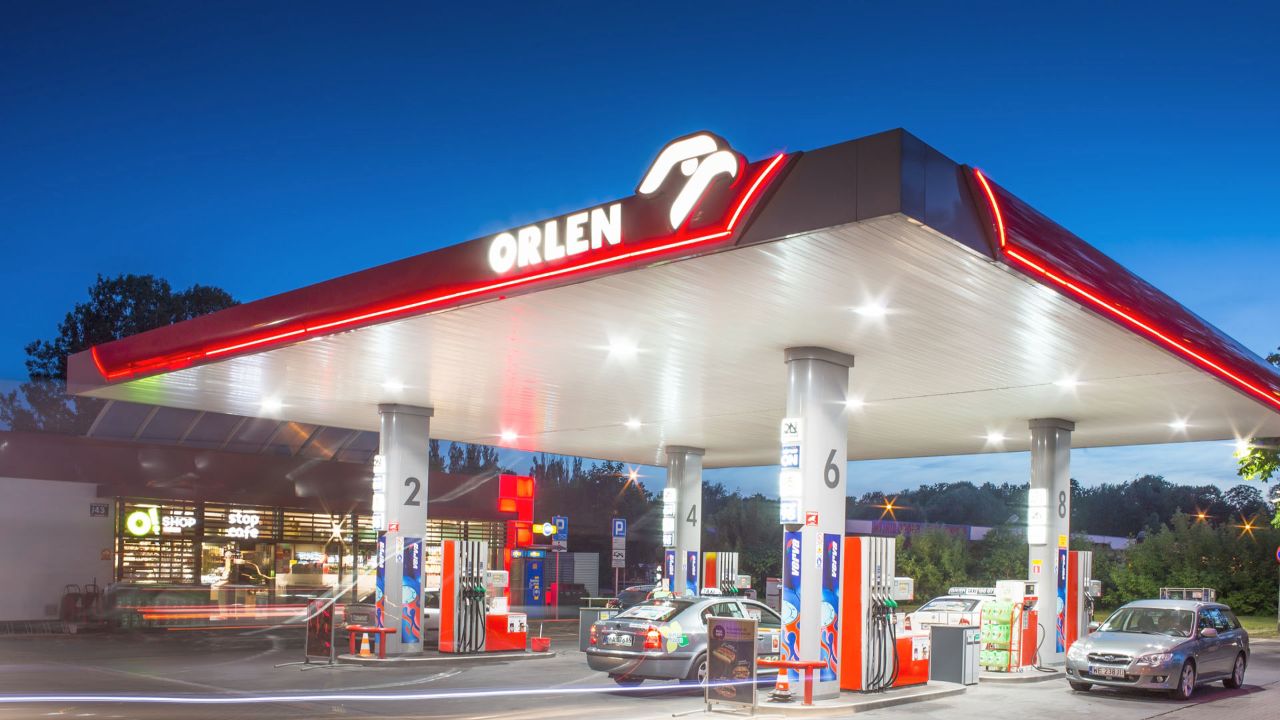 Rekordowe zyski i płace zarządu Orlenu. Pralniomaty się nie sprawdziły