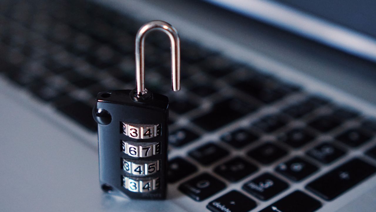 BGŻ BNP Paribas kupuje Raiffeisena. 5,20 USD kosztuje login do Facebooka